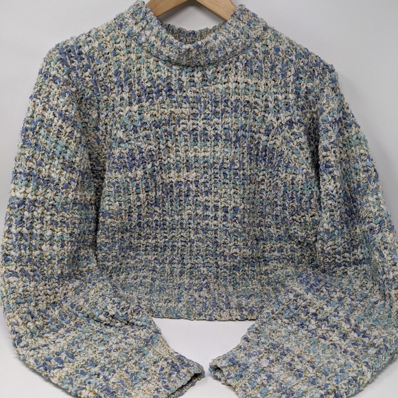 Knitted Cropped Sweater with Gold Details. - Picture 1 of 2